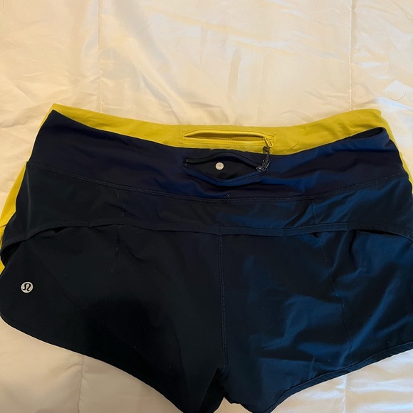 Lululemon Speed Up Shorts - Picture 3 of 4